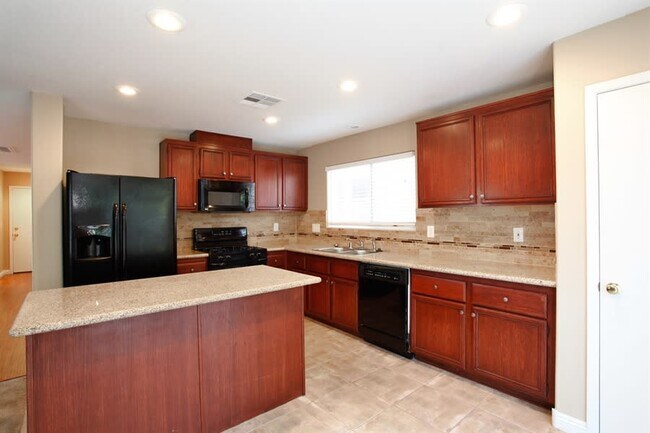 Building Photo - 5000 Diamond Ranch Ave
