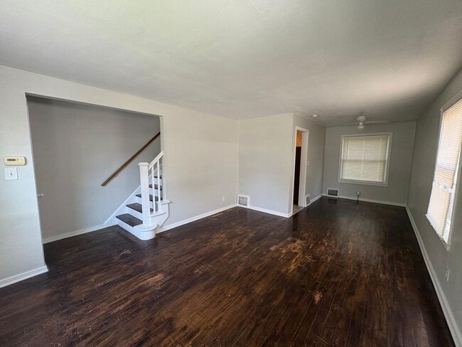 Building Photo - Beautiful Euclid Single Family — Great Loc...