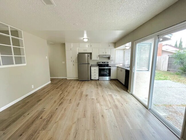 Foto del edificio - 2155 Cormorant Dr