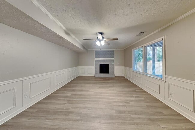 Foto del edificio - 9880 Lake Forest Way