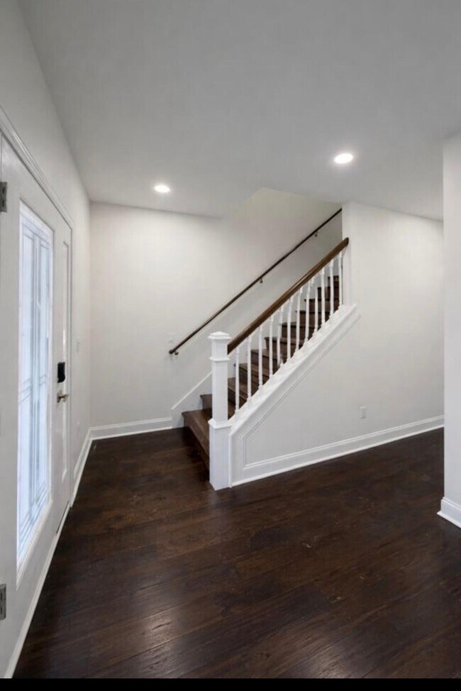 Foto del edificio - 2544 Eastlawn Ave