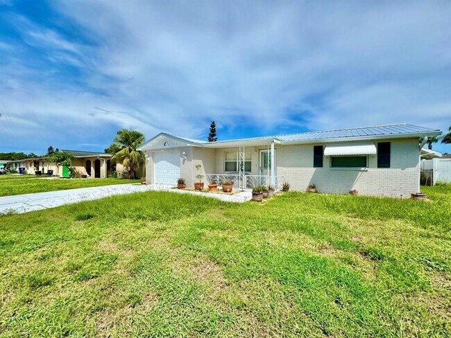Building Photo - 3131 Roxbury Dr
