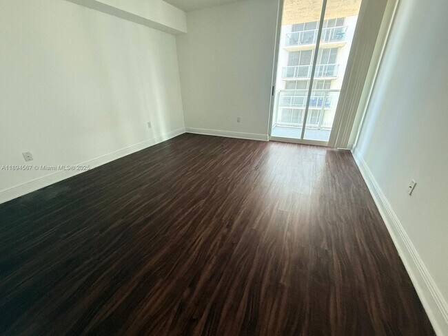 Foto del edificio - 5091 NW 7th St