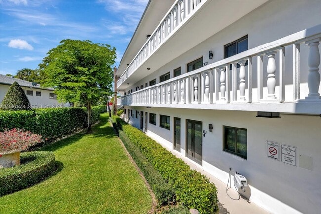 Building Photo - 2190 NE 51st Ct