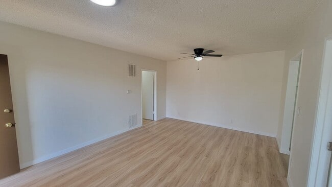 Foto del edificio - 13115 Oxnard St