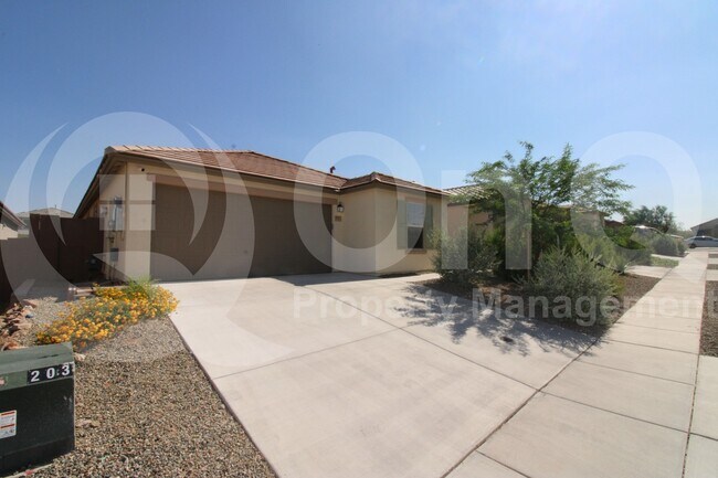 Building Photo - 987 Calle Calca