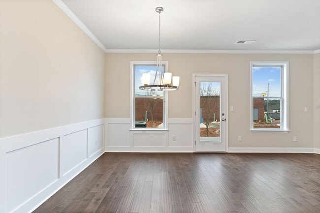 Building Photo - Single Family 3 Bedroom Townhome in Woodst...