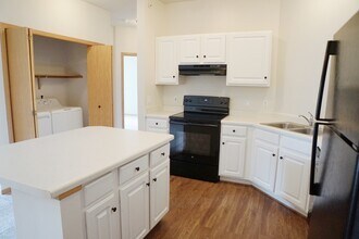 Building Photo - Stone Creek