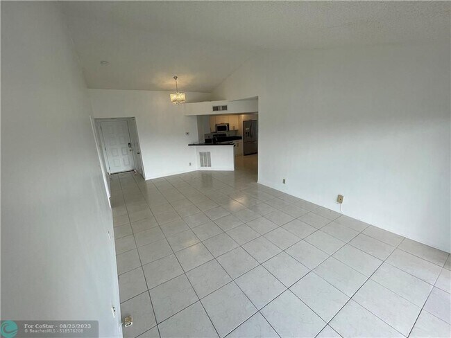 Building Photo - 9033 Wiles Rd