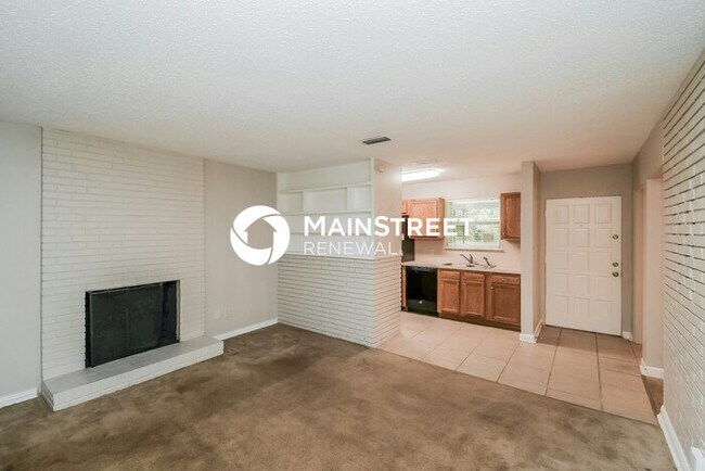 Building Photo - 3 Bedroom Pet-Friendly Home in Jacksonville, FL with Main Street Renewal