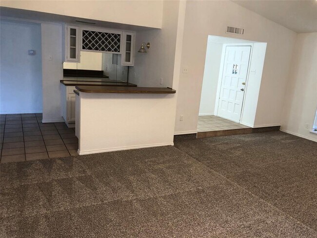 Building Photo - 924 Goodwin Dr