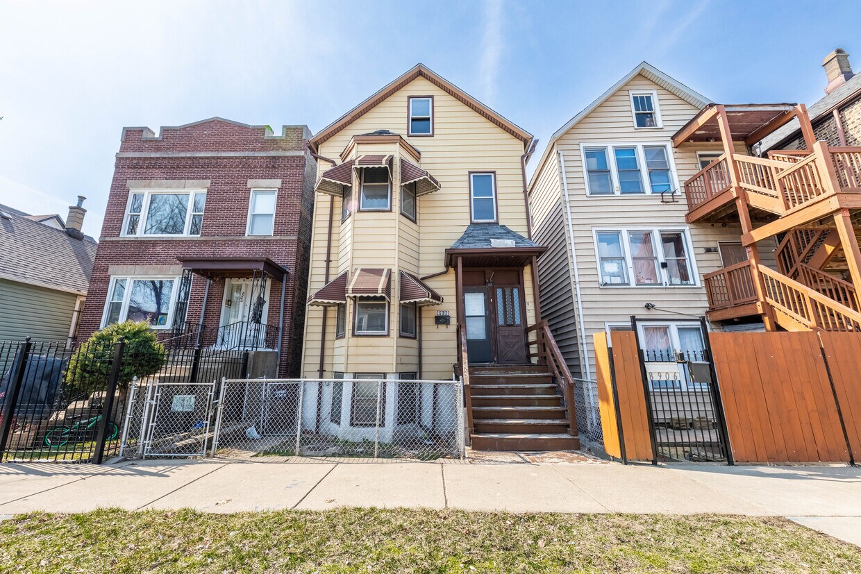 8908 S Escanaba Ave Unit 2, Chicago, IL 60617 8908 S Escanaba Ave
