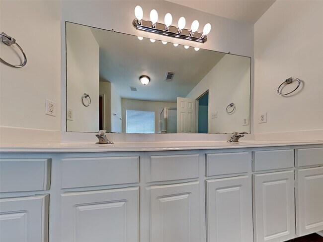 Foto del edificio - 3915 Ridge Canyon Rd