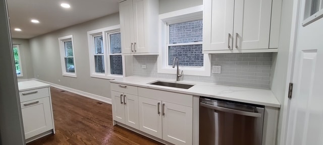 Building Photo - 5144 N Avers Ave