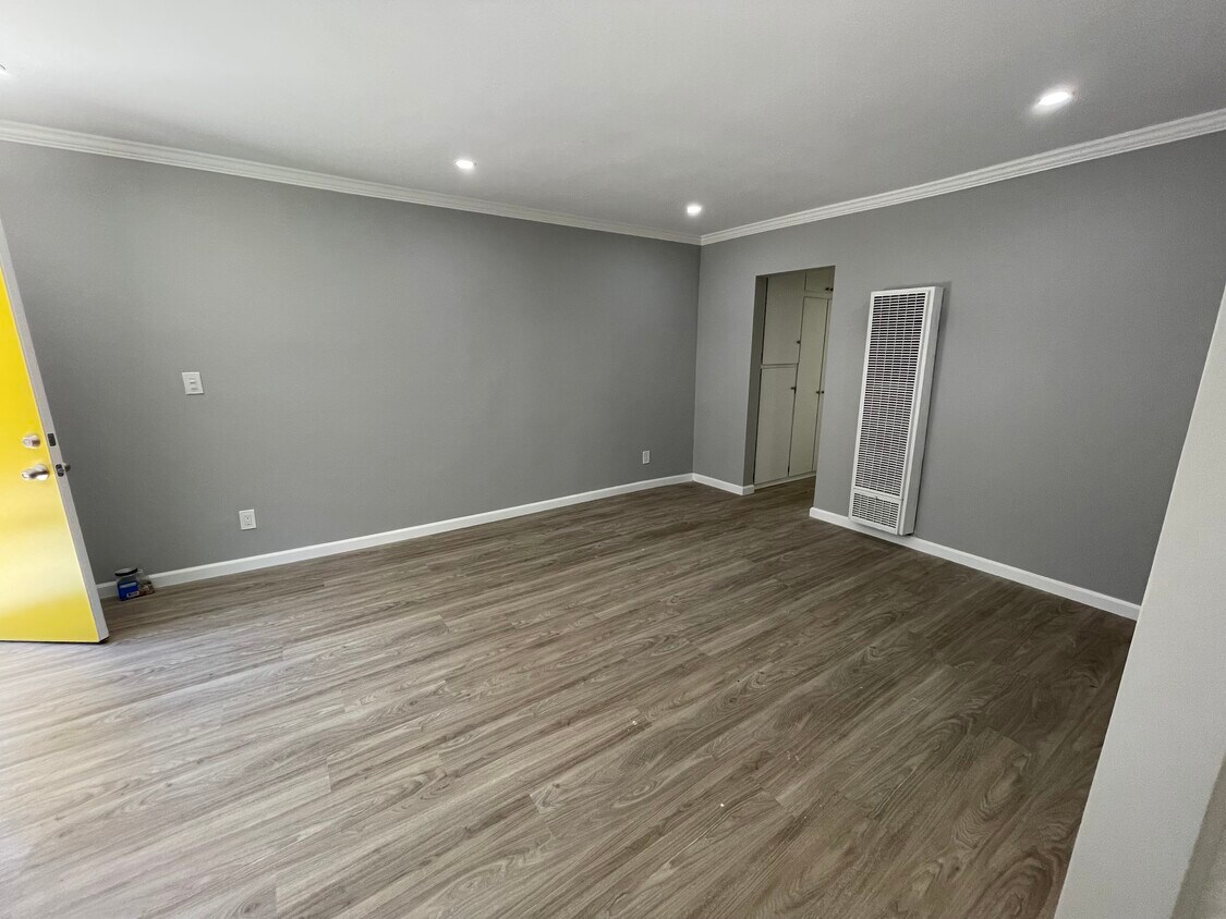 Foto principal - 730 N Mariposa Ave