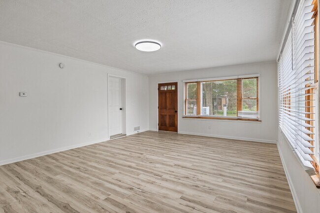Building Photo - 429 N Swope St