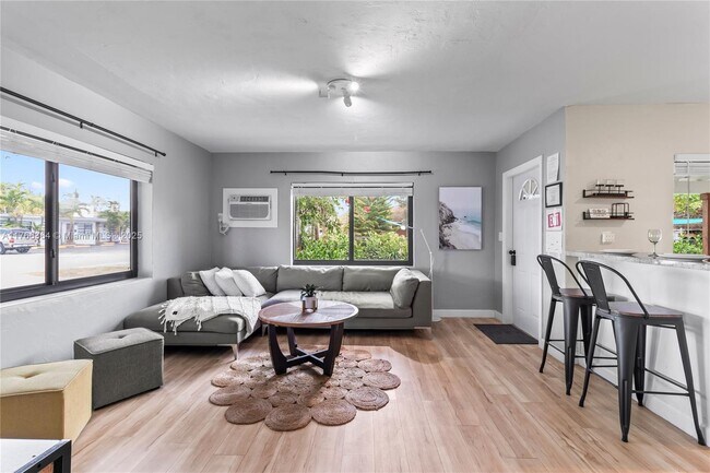 Foto del edificio - 715 NE 6th St