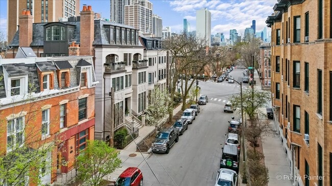 Building Photo - 1917 N Lincoln Park W