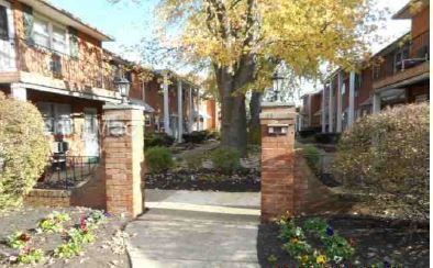 Primary Photo - Condo in Woodlawn Terrace