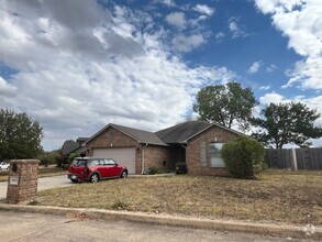 Building Photo - 5415 Roadrunner Dr