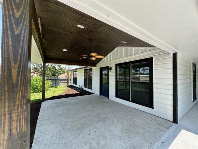 Foto del edificio - 108 N Dixie St