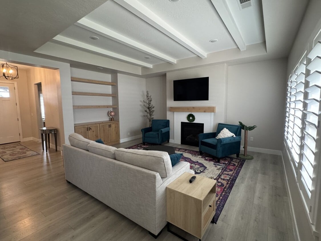 Building Photo - Ranch Rambler Home in Crescent Hills Subdi...