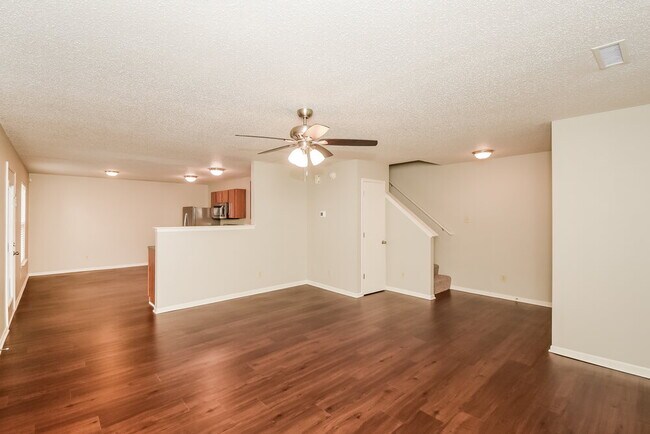Building Photo - 941 Ravine Dr