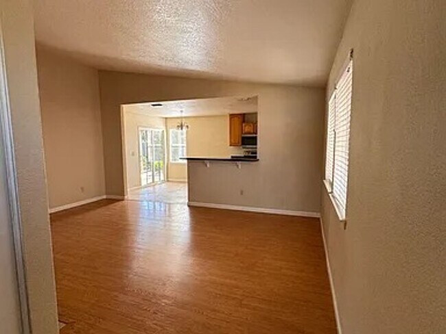 Building Photo - 5327 Hillsdale Blvd