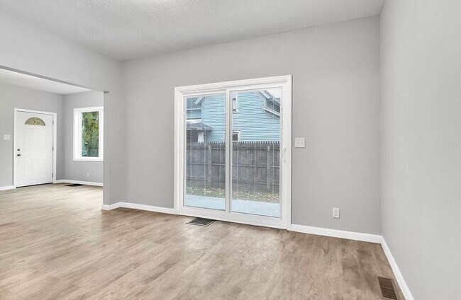 Foto del edificio - 1029 Sherman Ave