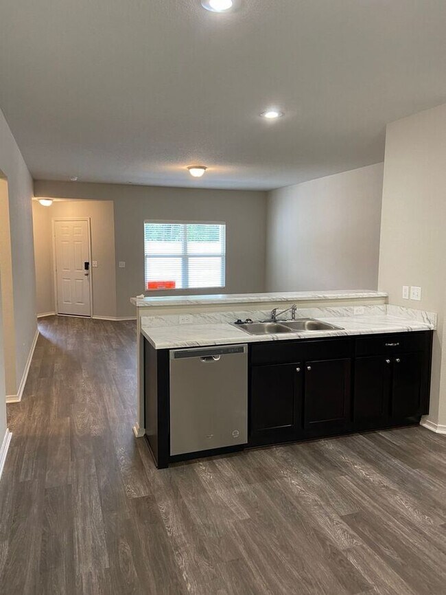 Building Photo - Four Bedroom | Two Bath Home in Sidell Est...