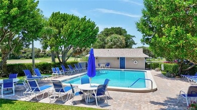 Building Photo - 324 Golfview Cir