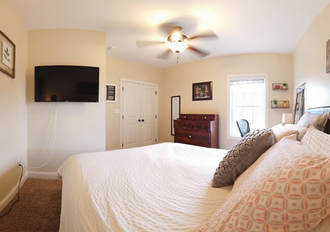 Master Bedroom 1 - 300 Wedgewood Dr