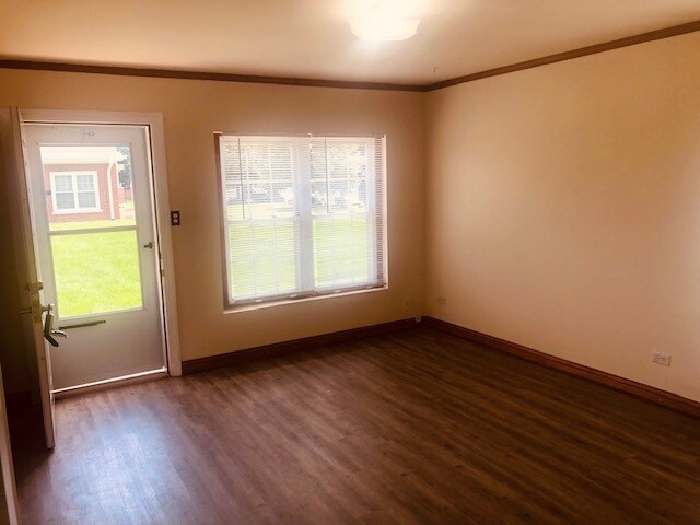 Building Photo - 12833 IRVING Ave