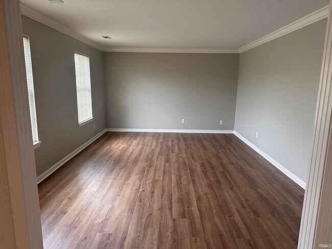 Building Photo - 3500 Carmona Dr