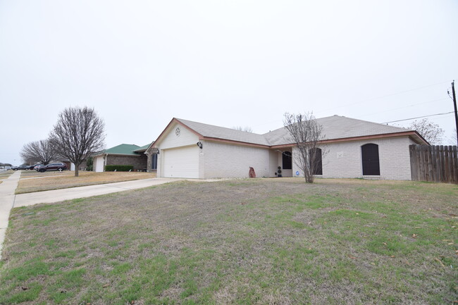 Building Photo - 4215 Jim Ave