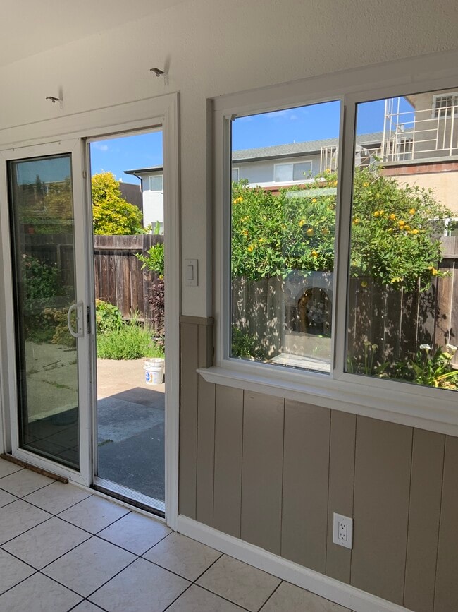 Building Photo - 926 Juana Ave