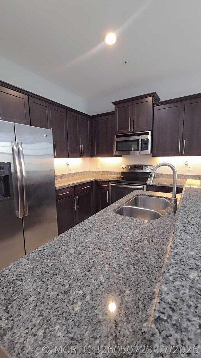 Foto del edificio - 243 SW 7th Ct