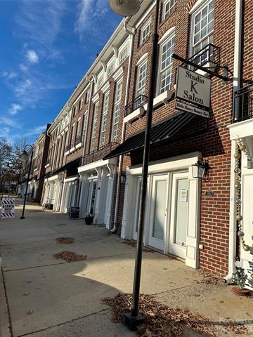 Foto del edificio - 21331 Catawba Ave