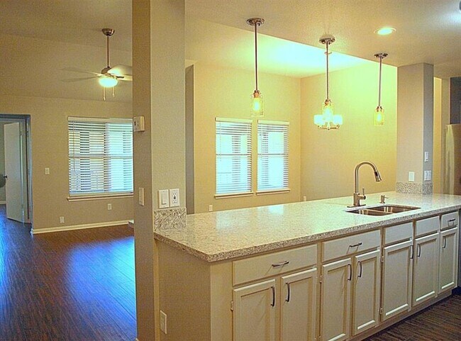 Building Photo - 2200 Larston Ln