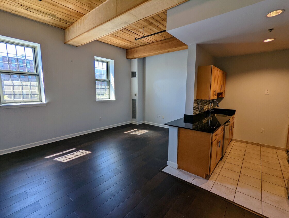 52 Lawrence Dr Unit 415, Lowell, MA 01854 Condo for Rent in Lowell