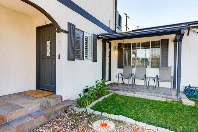 Foto del edificio - 6257 Bluebell Ave