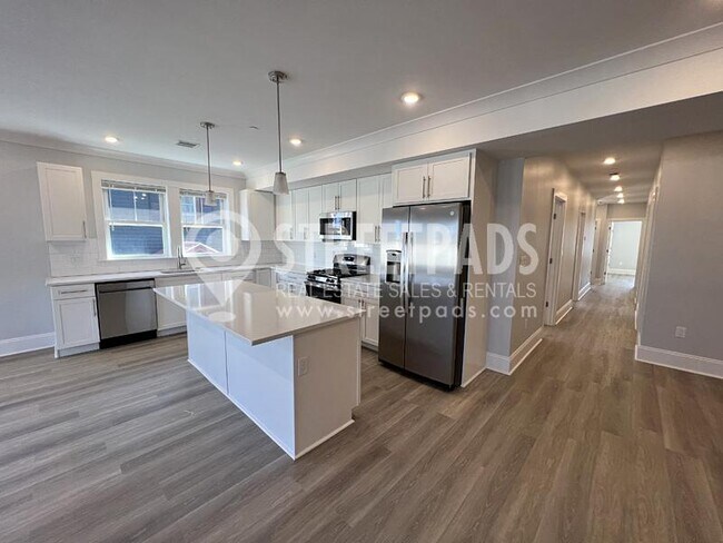Building Photo - 4 bedroom in Boston MA 02134