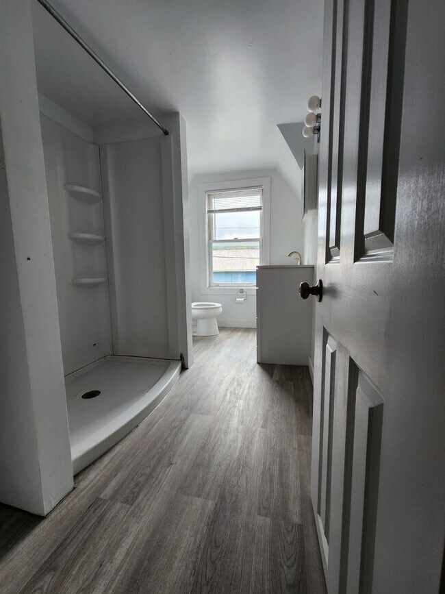 35 Railroad St Unit 5, Johnson, VT 05656 Room for Rent in Johnson, VT