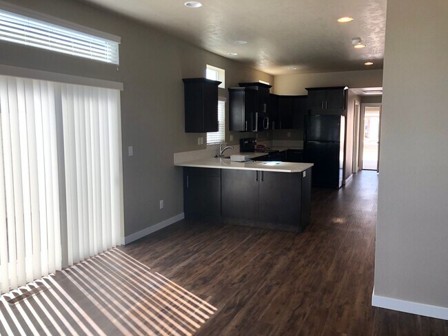 Foto del edificio - 2 Bedroom / 1 Bathroom Home in NE Bend