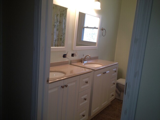 Foto del edificio - 528 Cobblestone Ave NE