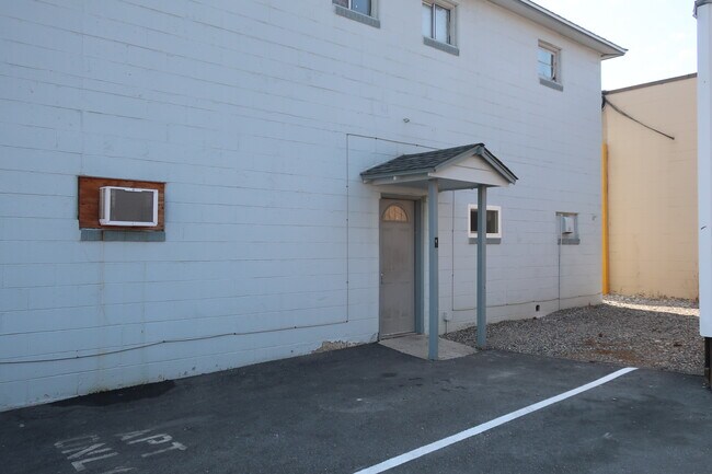 Building Photo - 1110 N Miller St