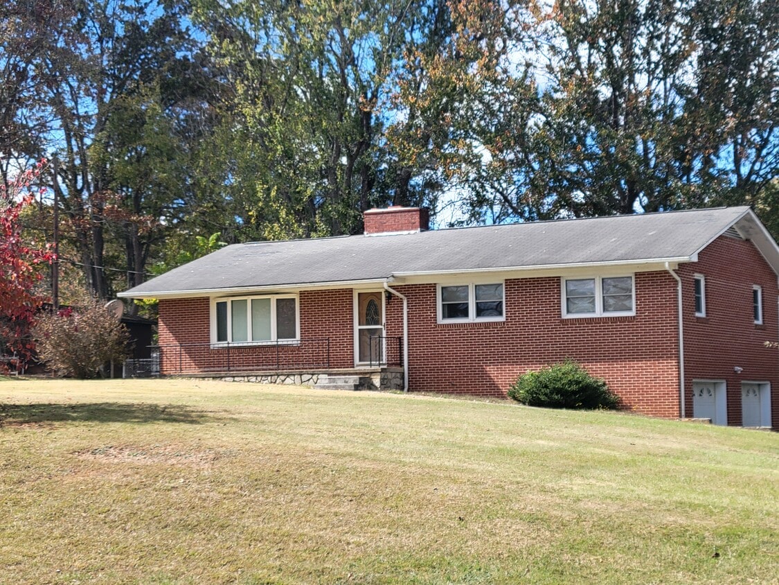 Photo - 21 Pilipinas Dr (Waynesville, NC)