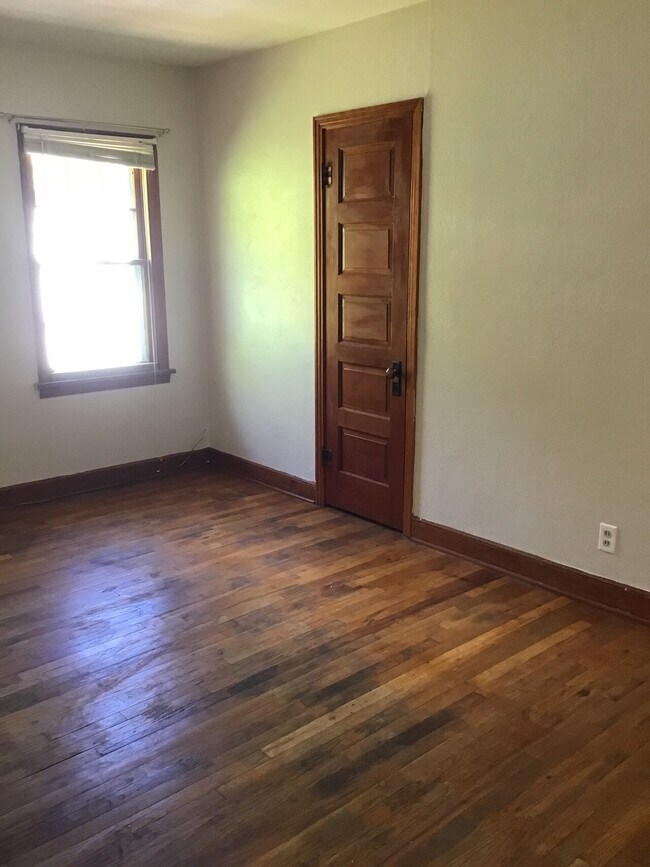 Building Photo - 209 Terraville