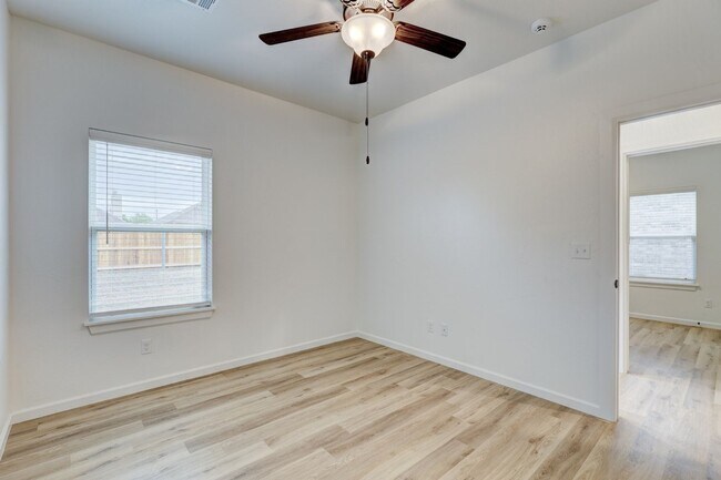 Foto del edificio - Stunning Brand New Duplex with Private Backyard in Edmond!