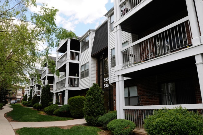 Building Photo - Oak Tree Village